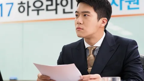 Chán vẻ dễ thương, tài tử Ha Seok Jin làm vị sếp khó tính trong “Văn phòng lấp lánh`